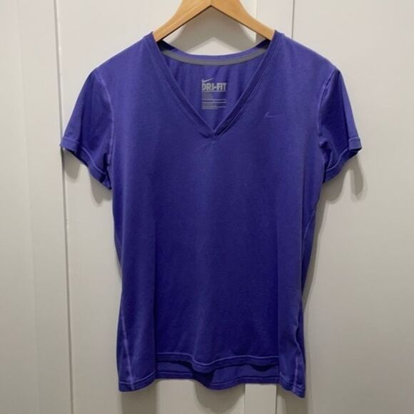 Nike Purple DRI-FIT Short Sleeve v-neck wicking size large‎ practice yoga sports - Picture 1 of 3